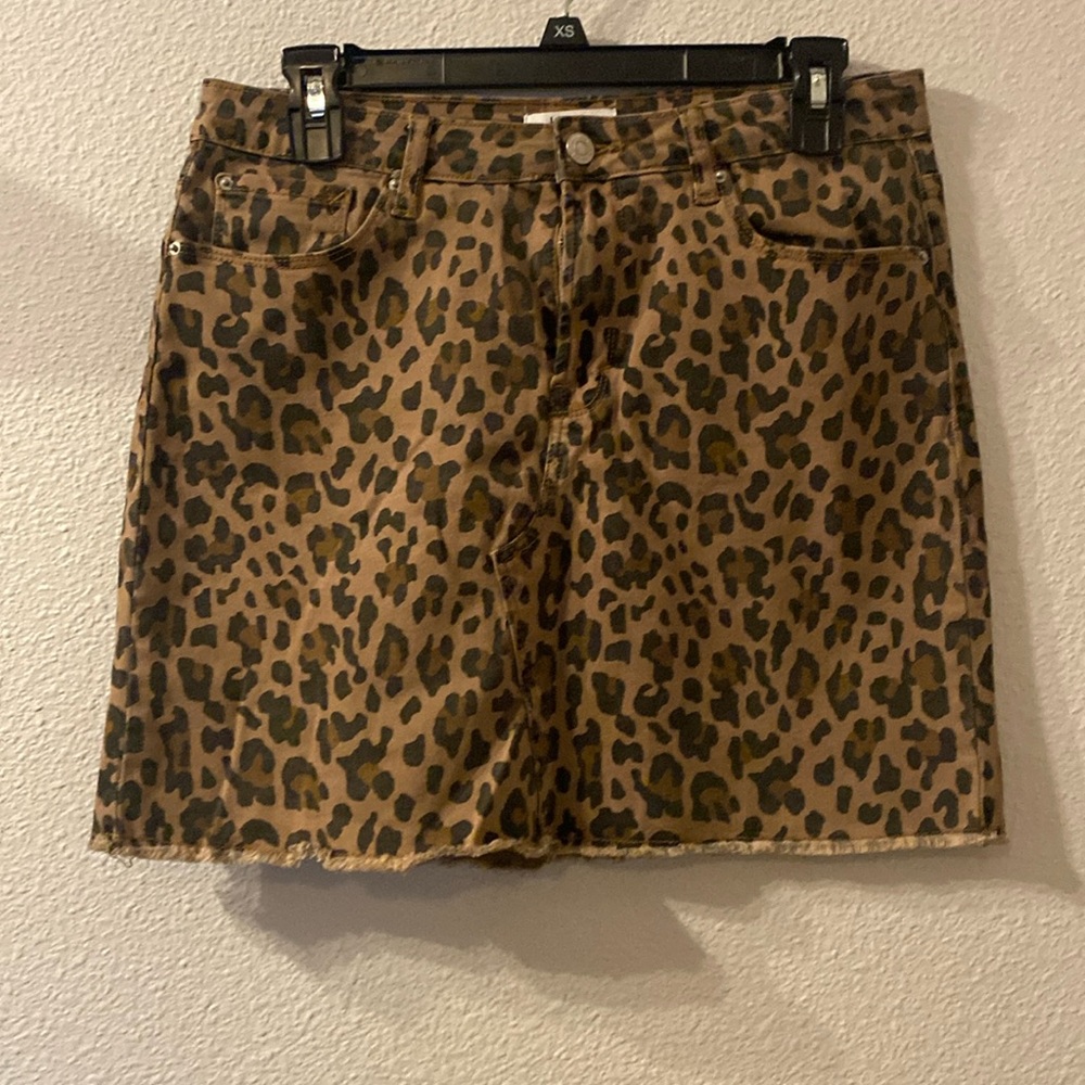 Kensie jeans animal print  raw hem skirt size 6/28